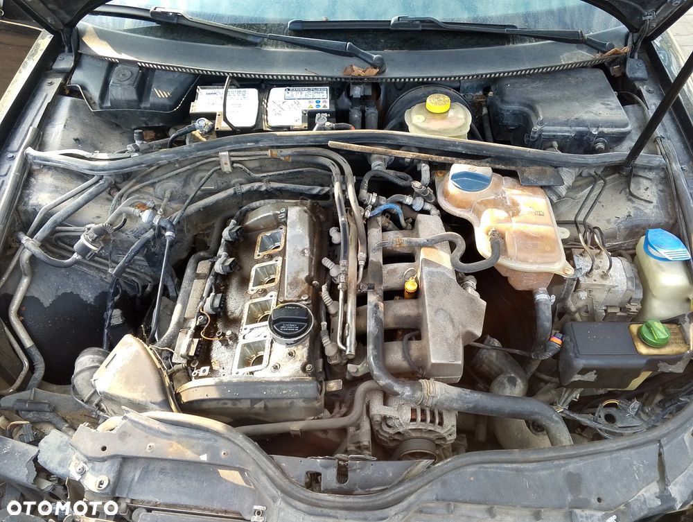 Volkswagen Passat B5 Przed Lift (97-00r.) 1.8 TB 149KM. Silnik APU / AEB / ANB / ATW / AUG Skrzynia EHV / DVX / DHW / EEN / DHF / DHY / DVZ lakier LC9Z/Z4. Cały na części. GWARANCJA !!! Przód Tył Zestaw Komplet Drzwi Klapa Zderzak Błotnik Maska Grill Atrapa Szyba Pas Lampa Lusterko Boczki Fotel Kanapa Kokpit Deska Rozdzielcza Przełącznik Włącznik Sterownik Przewody Wiązka Instalacja Moduł Komputer Czujnik Listwa Pompa Alternator Wtryski Głowica Rozrusznik Kompresor Sprzęgło Dwumas Silnik Skrzynia ABS Klimatyzacji Paliwa Wspomagania Kolektor Turbina Przepustnica Zawór Chłodnica Koło Hak Belka Sanki Zawieszenie Mcpherson Półoś Amortyzator Wydech Tłumik Zacisk Most - 11