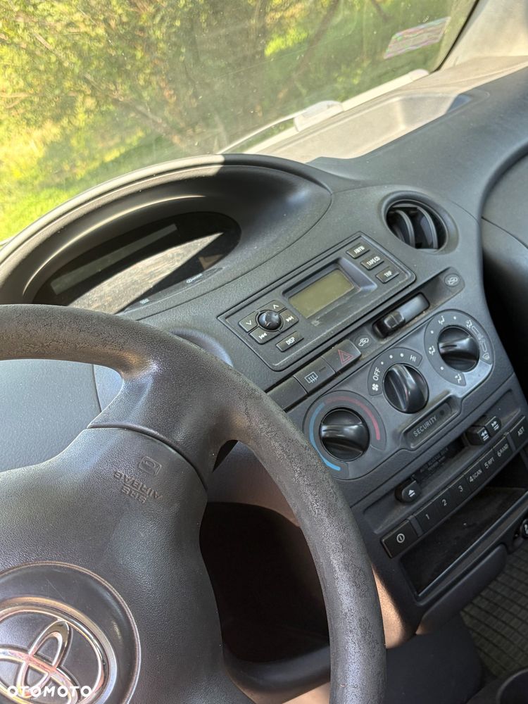 Toyota Yaris 1.0 Base - 9