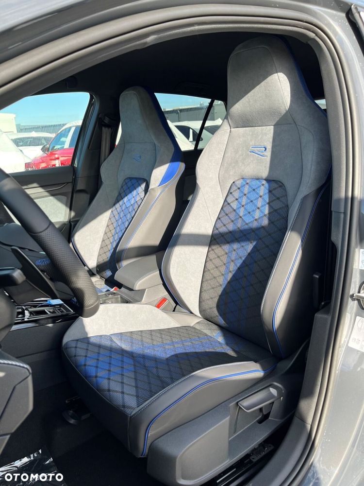 Volkswagen Golf - 8