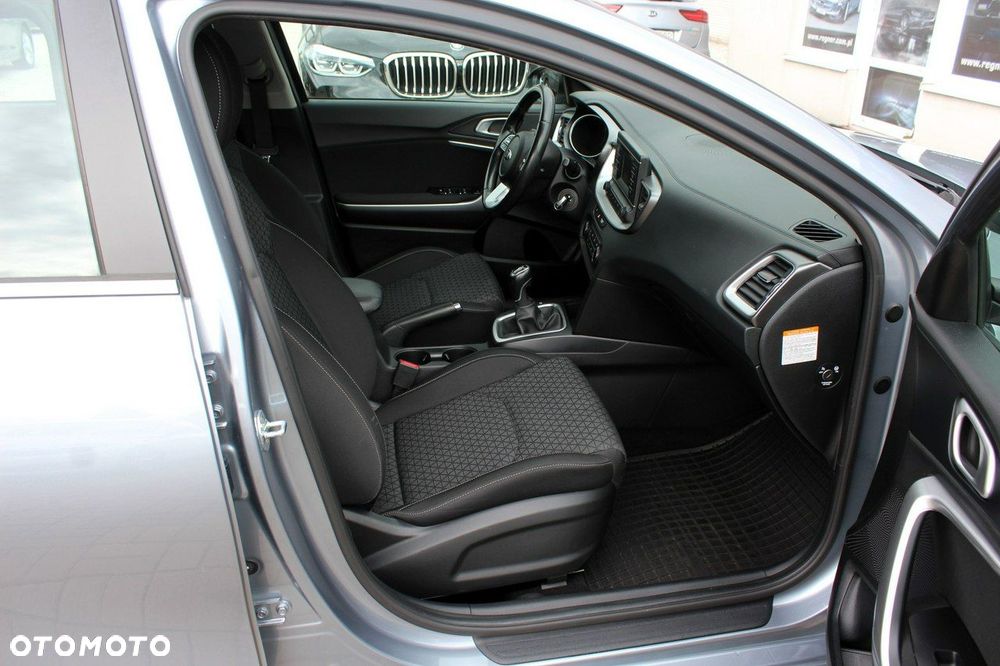 Kia Ceed 1.6 CRDi mHEV M - 12