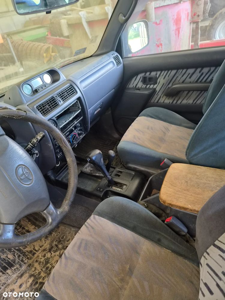 Toyota Land Cruiser - 4