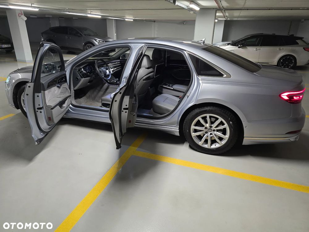 Audi A8 - 4