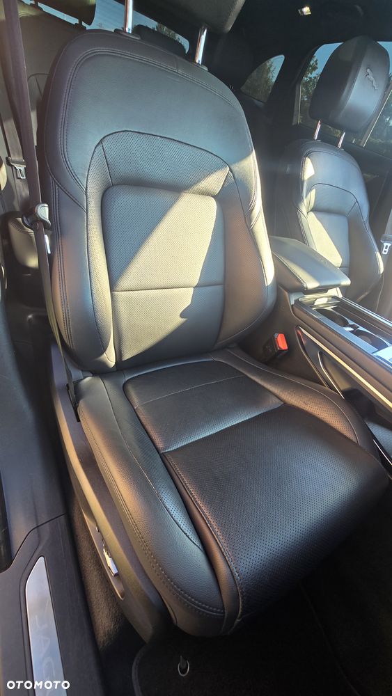 Jaguar F-Pace P250 AWD - 27