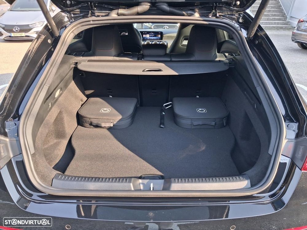 Mercedes-Benz CLA 250 e Shooting Brake AMG Line - 13