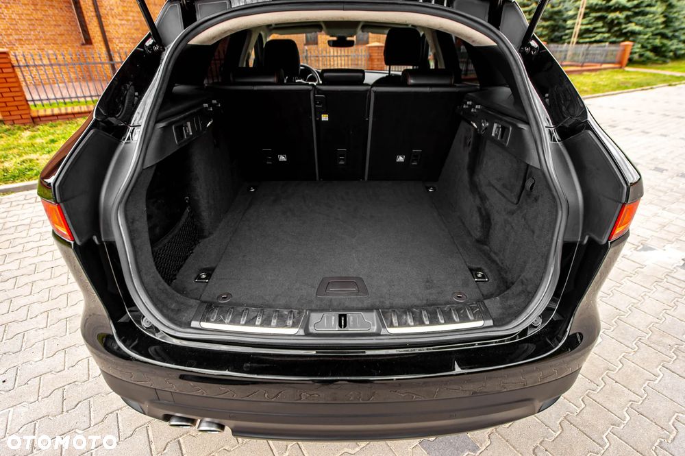 Jaguar F-Pace D200 AWD R-Dynamic S - 35