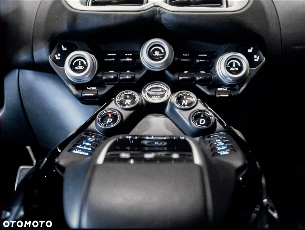 Aston Martin Vantage - 7
