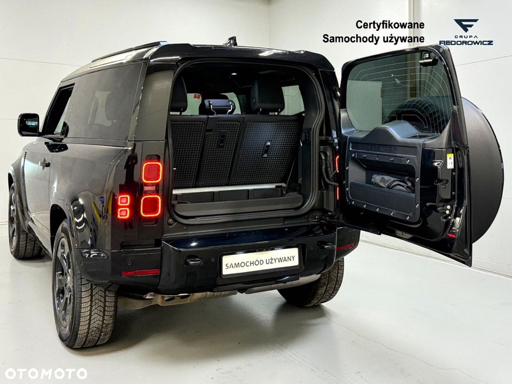 Land Rover Defender - 12