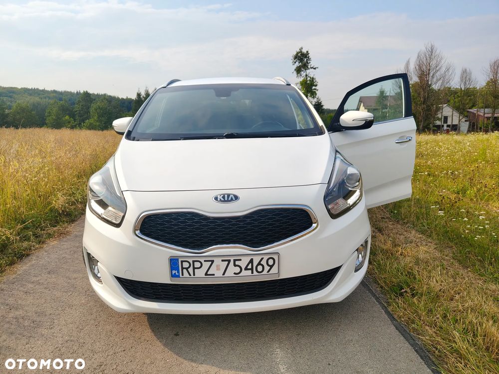Kia Carens - 2