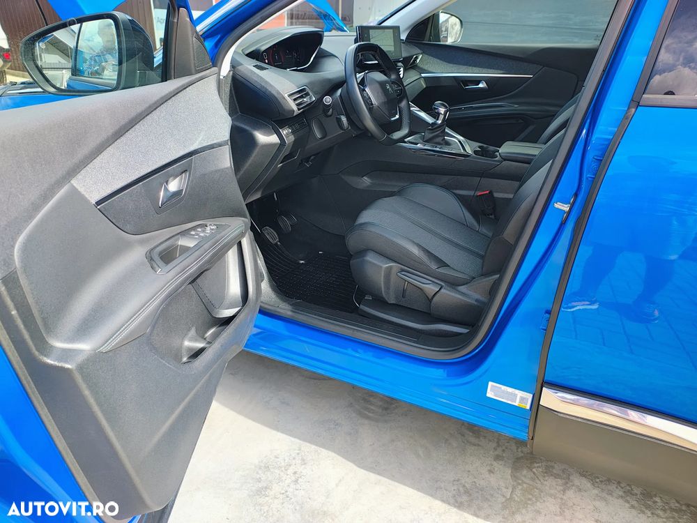 Peugeot 3008 1.2 PureTech Turbo S&S Allure - 6