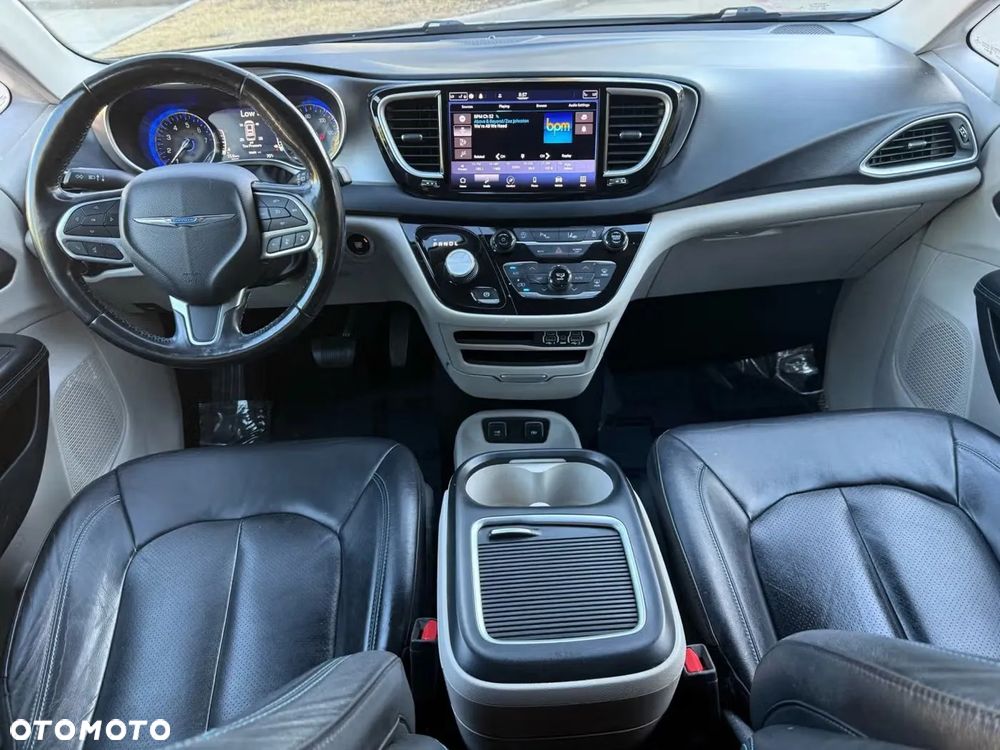 Chrysler Pacifica - 8