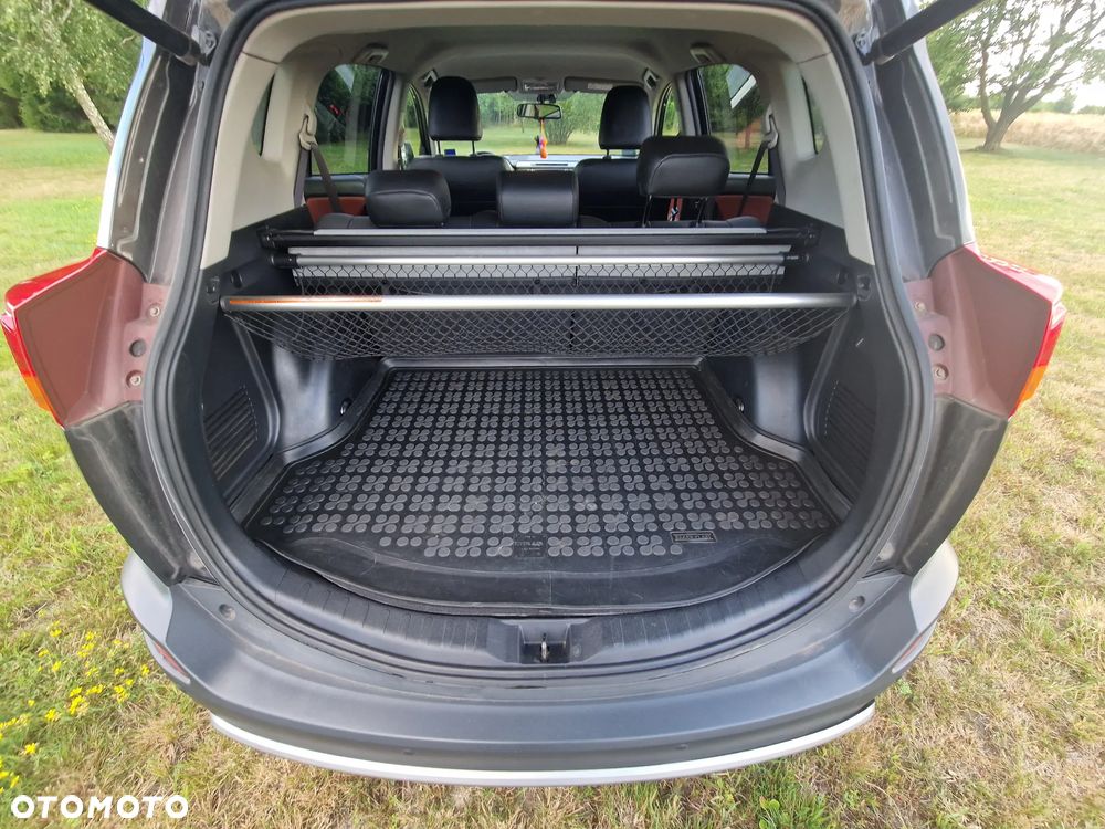 Toyota RAV4 2.0 D-4D Premium - 11