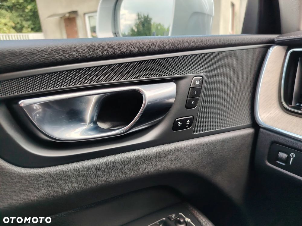 Volvo XC 60 B4 D AWD Inscription - 22
