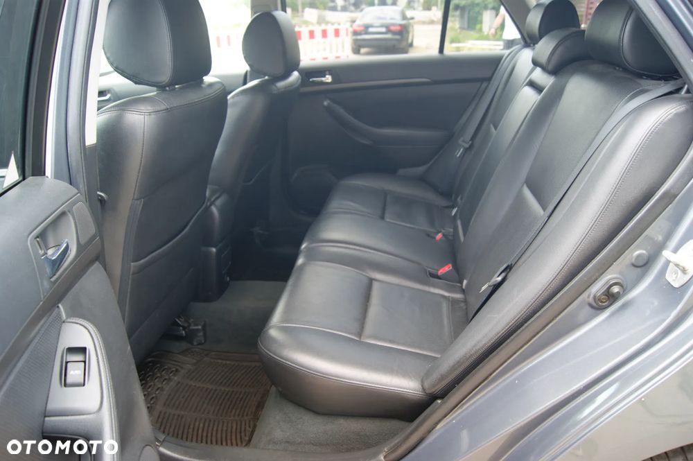 Toyota Avensis 2.0 VVT-i Sol - 24