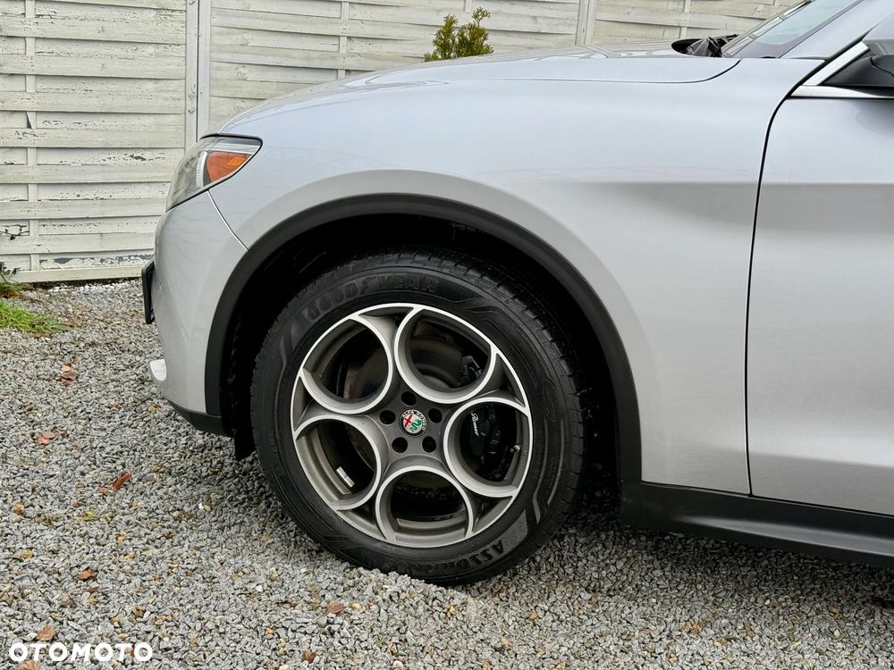 Alfa Romeo Stelvio 2.0 Turbo 16V AT8-Q4 Veloce Ti - 22