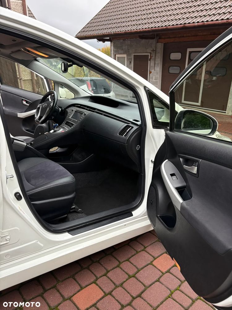 Toyota Prius 1.8 HSD Premium - 7