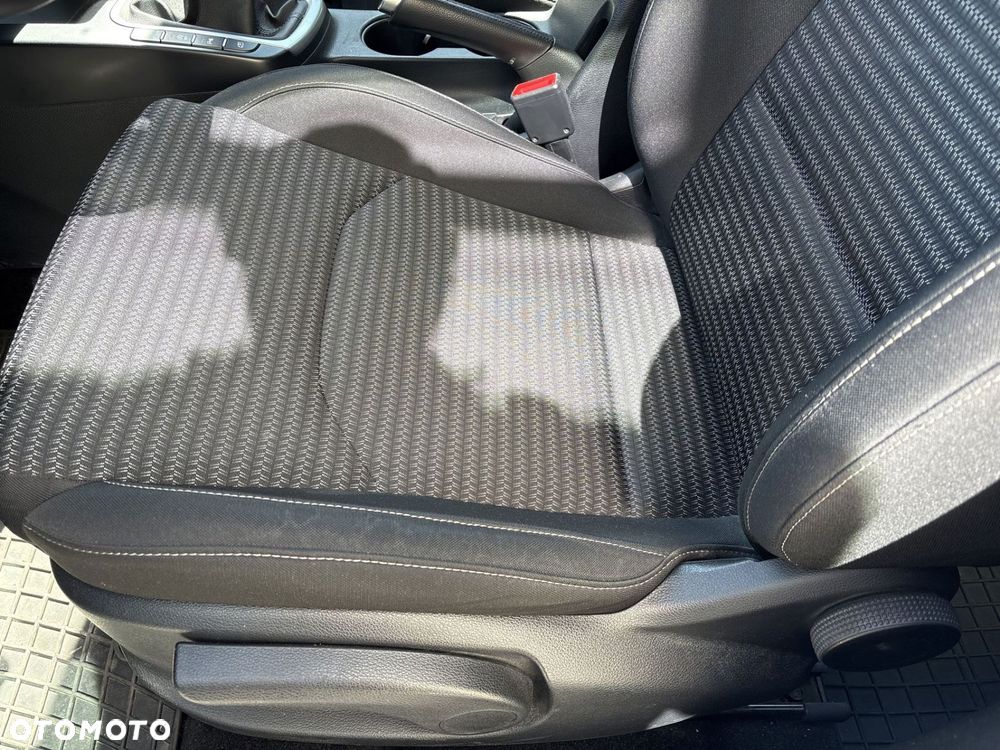 Kia Ceed - 12