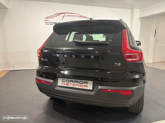Volvo XC 40 1.5 T2 Plus Dark - 2