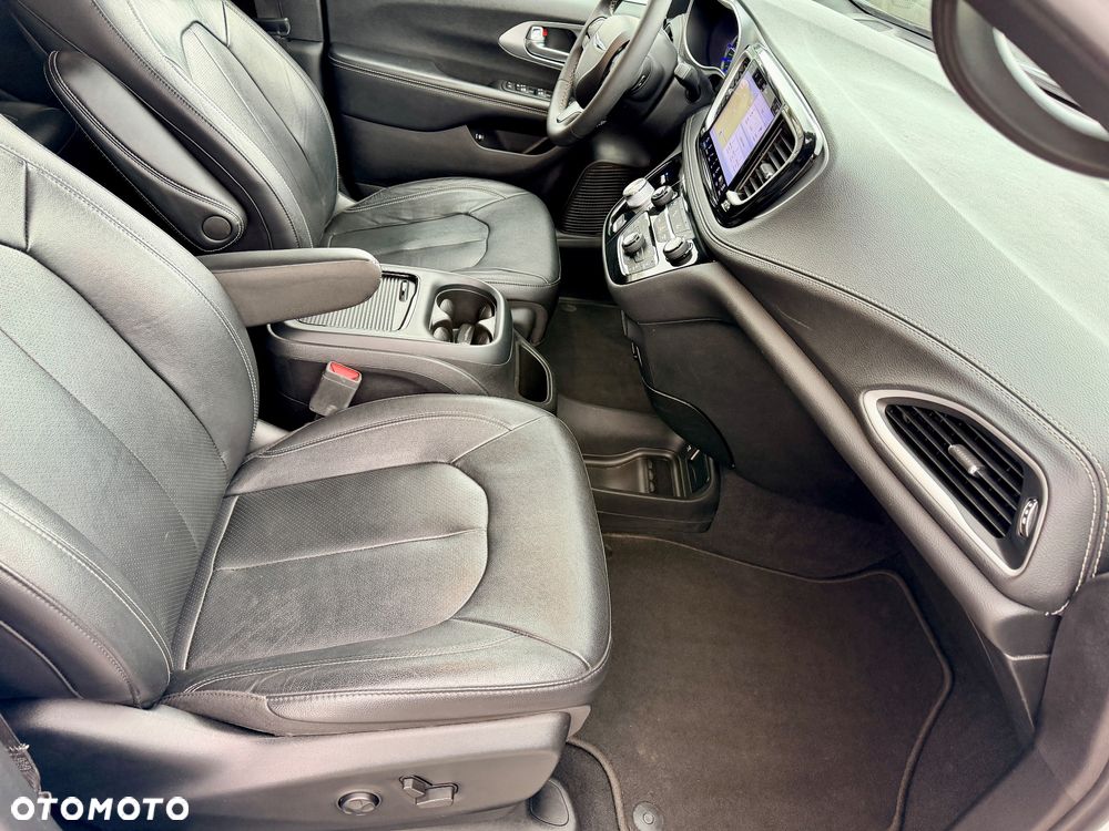 Chrysler Pacifica - 40