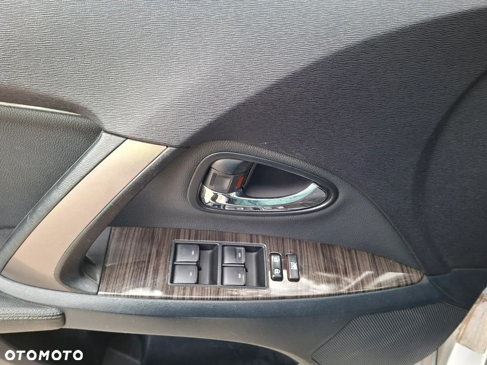 Toyota Avensis 2.0 D-4D Sol - 21