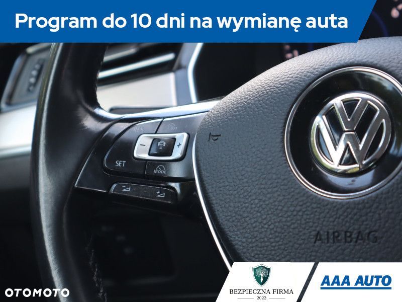 Volkswagen Passat - 19
