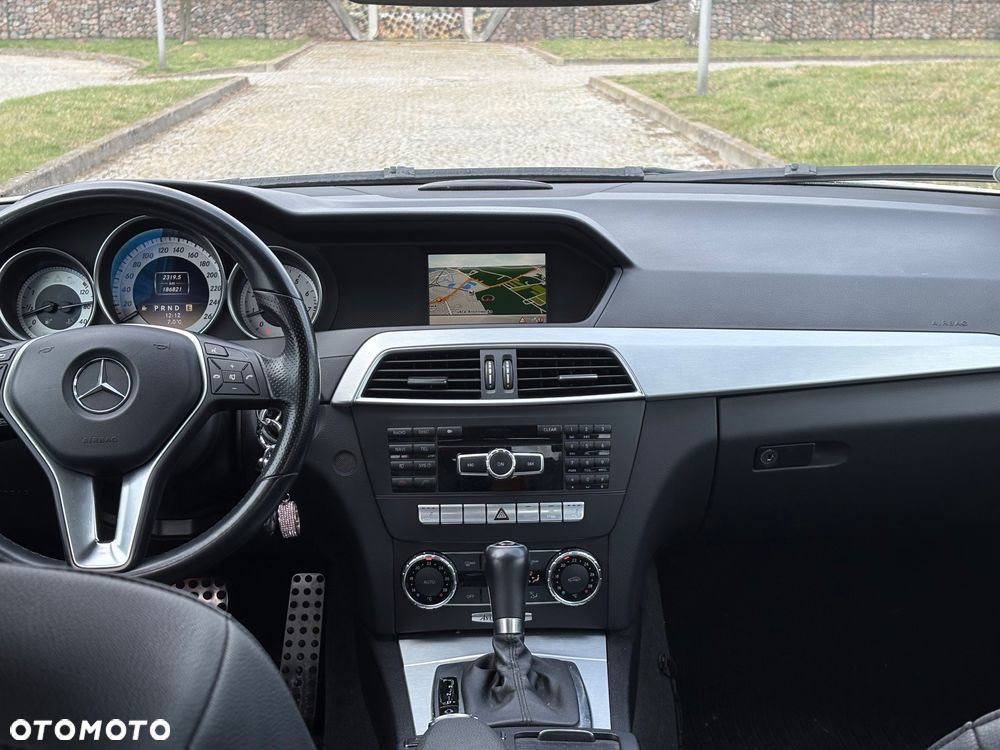 Mercedes-Benz Klasa C 180 CGI Automatik BlueEFFICIENCY Avantgarde - 12