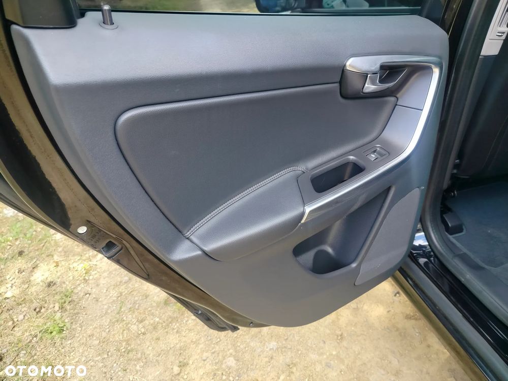 Volvo XC 60 D3 Drive-E Momentum - 24