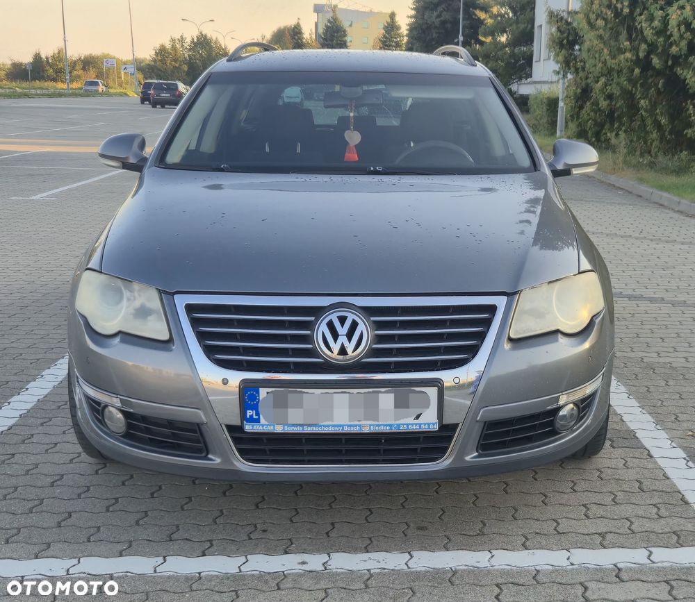 Volkswagen Passat - 1