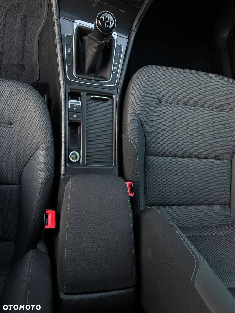 Volkswagen Golf 1.5 TSI BMT Comfortline - 14