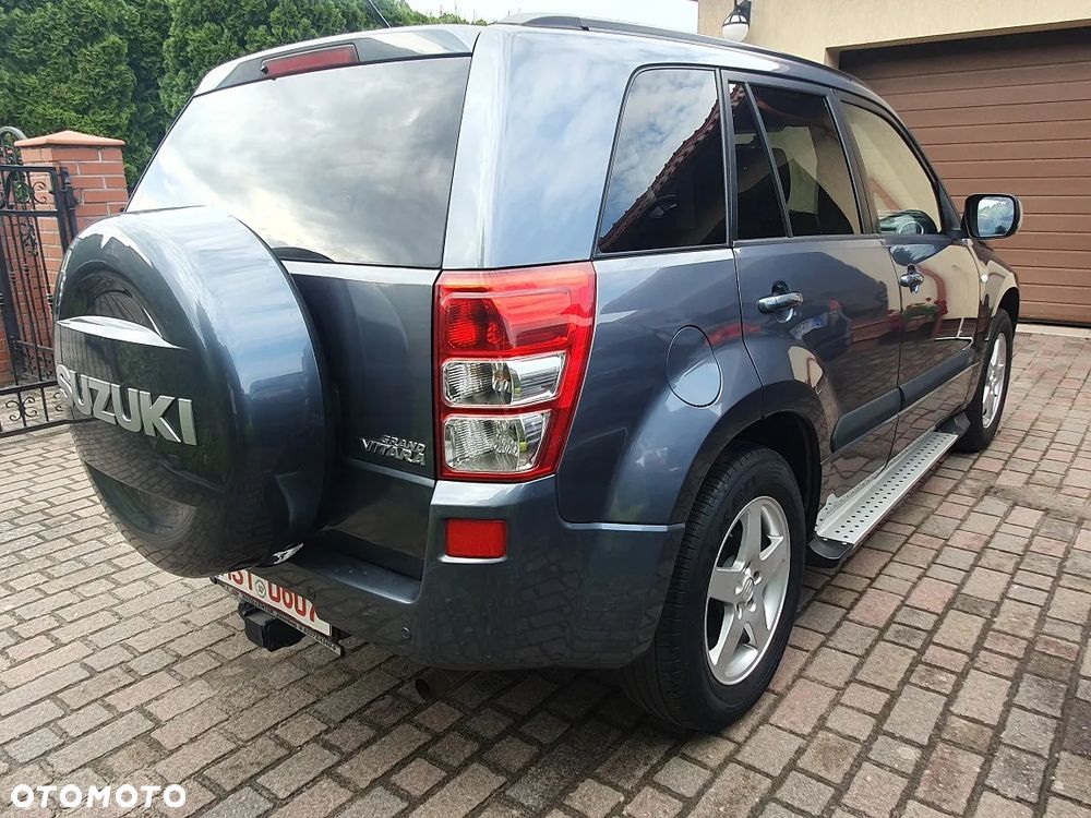 Suzuki Grand Vitara 2.0 Comfort + Family - 5