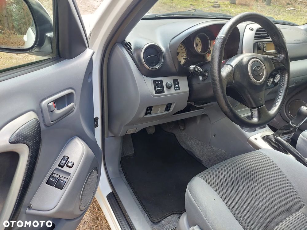 Toyota RAV4 4x4 Edition - 13