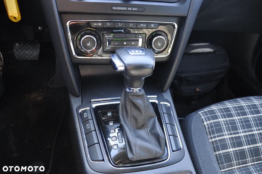 Skoda Superb 2.0 TDI DSG Exclusive - 10