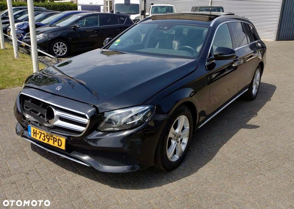 Mercedes-Benz Klasa E 220 d 4Matic 9G-TRONIC Exclusive - 2