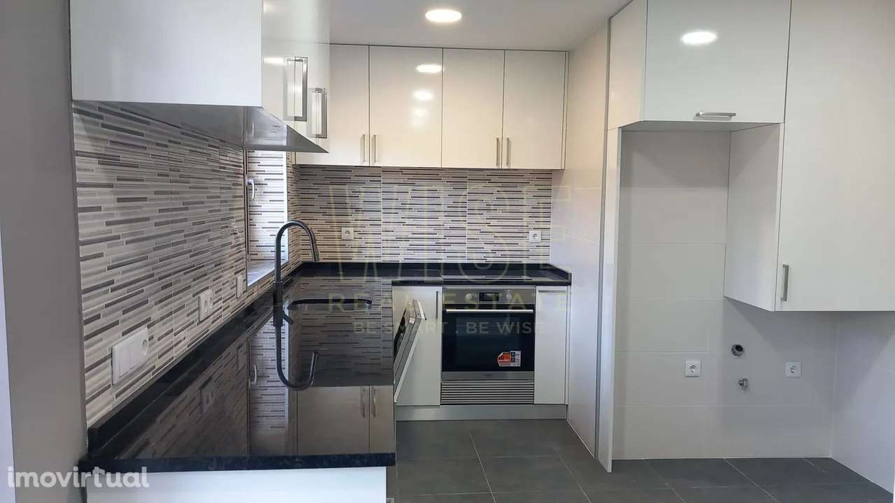 Apartamento T3 renovado, com garagem - Grande imagem: 2/28