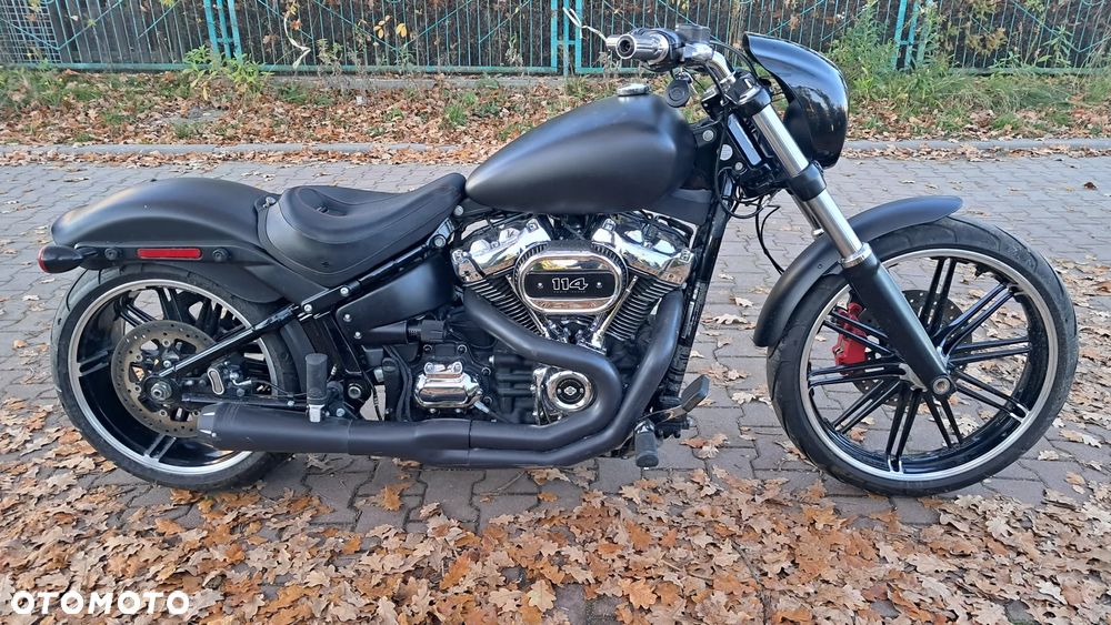 Harley-Davidson Softail Breakout - 16