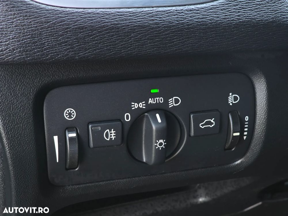 Volvo V40 D4 Summum - 10