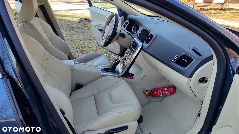 Volvo S60 D4 Drive-E Momentum - 22