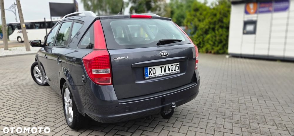 Kia Ceed 1.4 CVVT Dream-Team Edition - 12