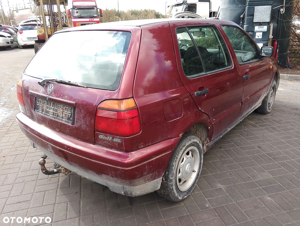 Volkswagen Golf III (95-03r.) 1.6B 74KM. Silnik AEE,  ABU,  AEA,  Skrzynia DGL,  CYZ,  CHV,  DGG,  CJF,  DGH,  CZA   lakier LC3L,  9885.Cały na części. GWARANCJA !!! Przód Tył Zestaw Komplet Drzwi Klapa Zderzak Błotnik Maska Grill Atrapa Szyba Pas Lampa Lusterko Boczki Fotel Kanapa Kokpit Deska Rozdzielcza Przełącznik Włącznik Sterownik Przewody Wiązka Instalacja Moduł Komputer Czujnik Listwa Pompa Alternator Wtryski Głowica Rozrusznik Kompresor Sprzęgło Dwumas Silnik Skrzynia ABS Klimatyzacji Paliwa Wspomagania Kolektor Turbina Przepustnica Zawór Chłodnica Koło Hak Belka Sanki Zawieszenie Mcpherson Półoś Amortyzator Wydech Tłumik Zacisk Most - 4