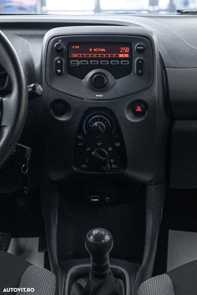 Toyota Aygo 1.0 VVY-I 5 usi X-style - 4