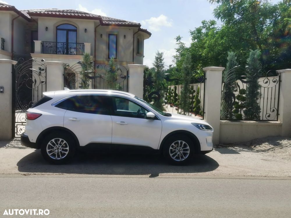 Ford Kuga - 1