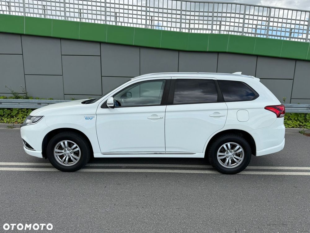 Mitsubishi Outlander 2.0 4WD Plug-In Hybrid Plus - 4
