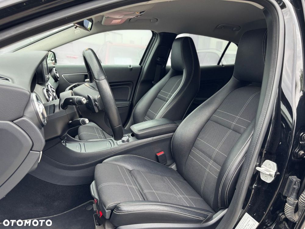 Mercedes-Benz GLA 200 7G-DCT Urban - 16