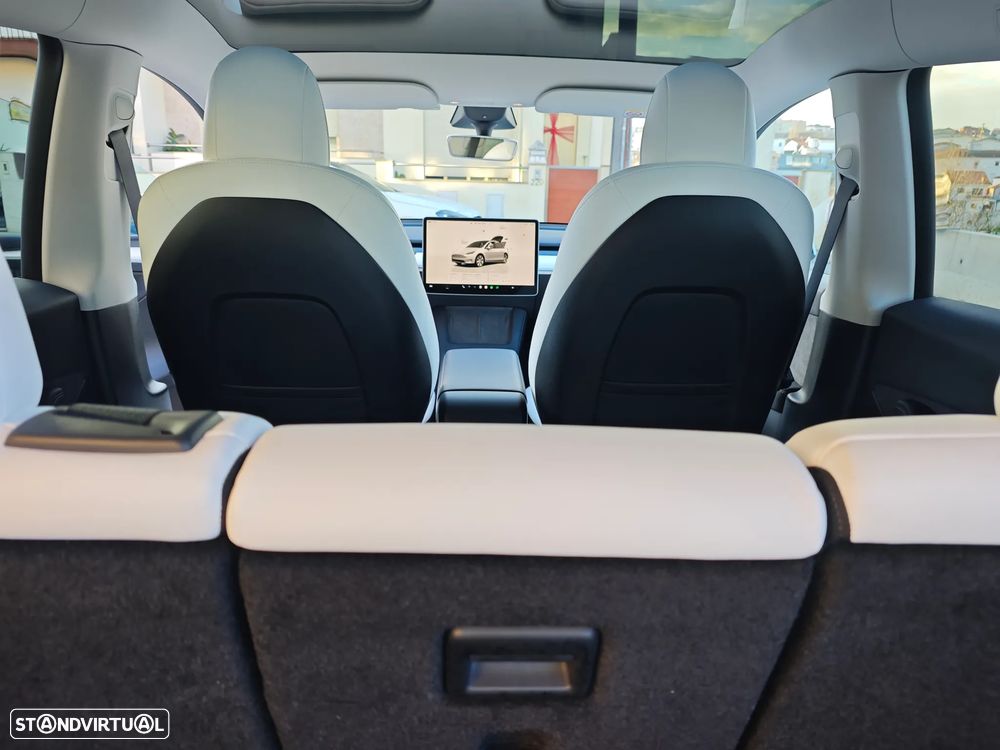 Tesla Model Y Long Range Dual Motor AWD - 28