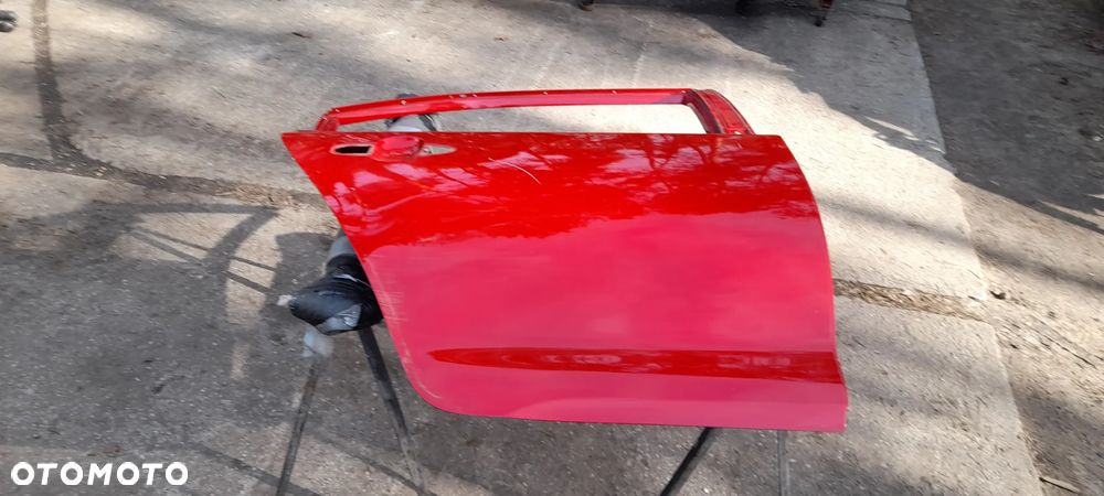 Toyota Corolla E21 SEDAN Drzwi prawy tył Lekko przetarte - 1