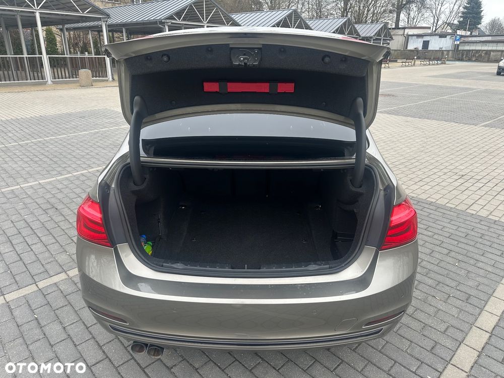 BMW Seria 3 320d Luxury Line - 15