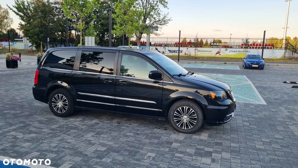 Chrysler Town & Country 3.6 Limited - 4