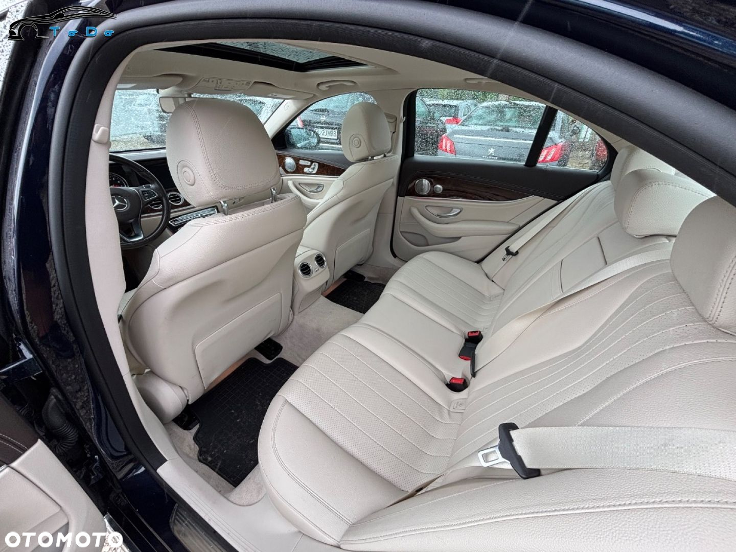 Mercedes-Benz Klasa E 300 9G-TRONIC - 19