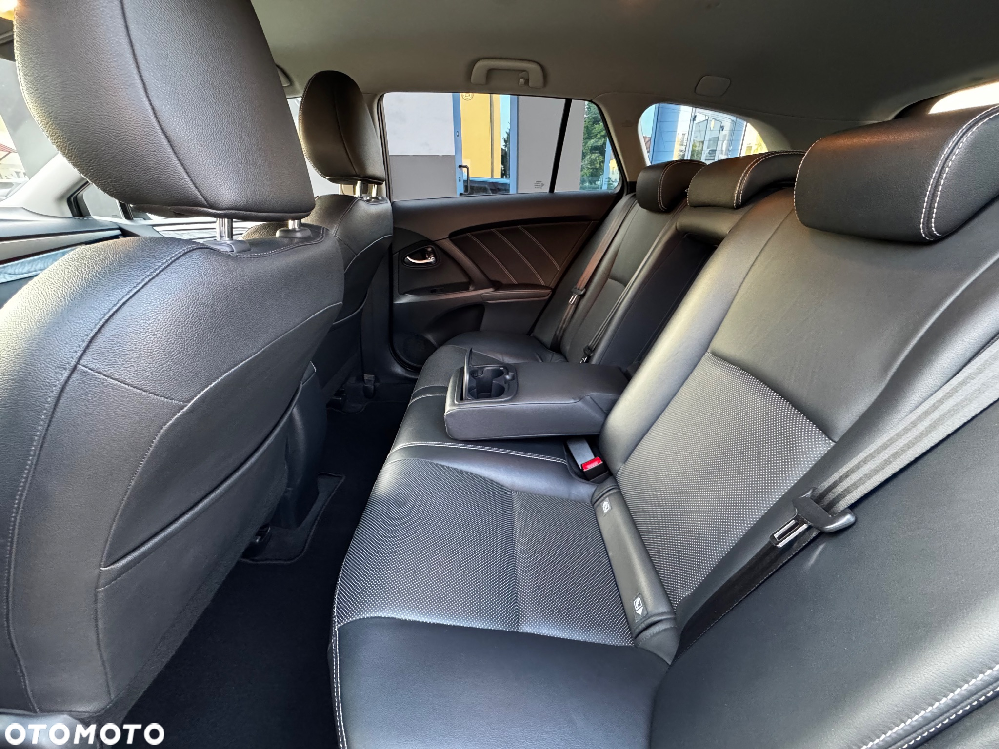 Toyota Avensis 1.8 Prestige MS - 25