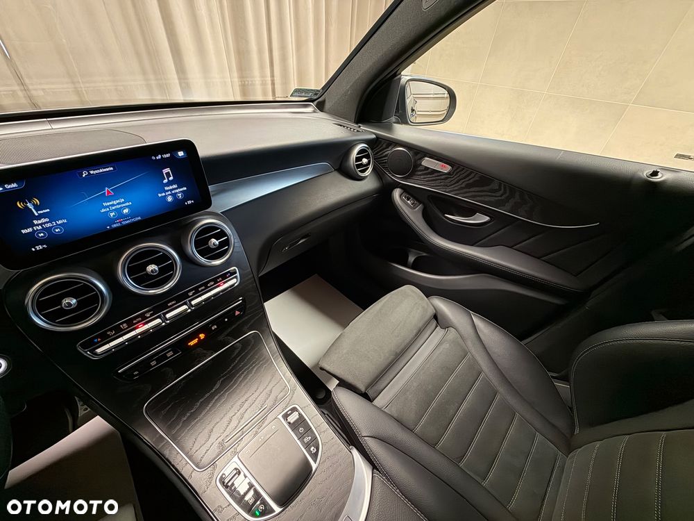 Mercedes-Benz GLC 200 4Matic 9G-TRONIC AMG Line - 19