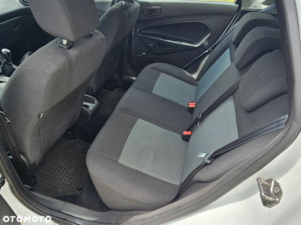 Ford Fiesta - 12